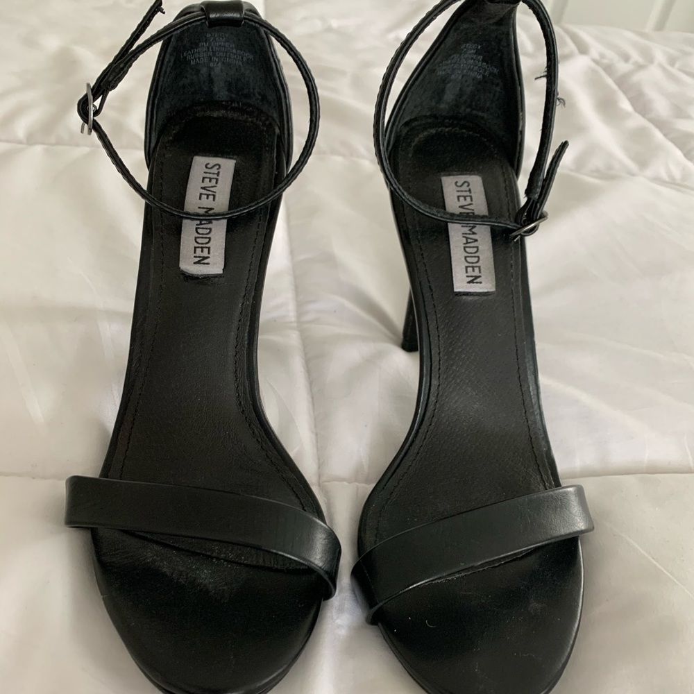 Steve Madden black heel